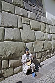 Cusco, Calle Hatun Rumiyoc, street musician at the stone with 12 corners 